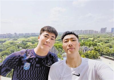一边喂奶一边做爰